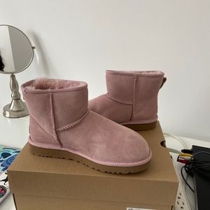UGG Classic Mini II